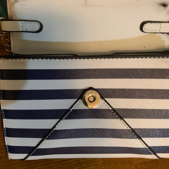 Call it Spring crossbody bag - Picture 4 of 11